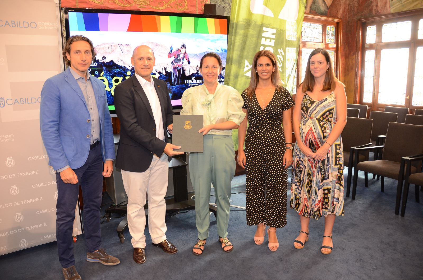 Concepción María Rivero, Consejera de Deportes del Cabildo de Tenerife; Laura Castro, directora insular de Deportes; Juan Ignacio Liaño, director de Flota de Fred.Olsen, Lorenzo Spinelli, jefe Comercial y Marina González, jefa de Marketing