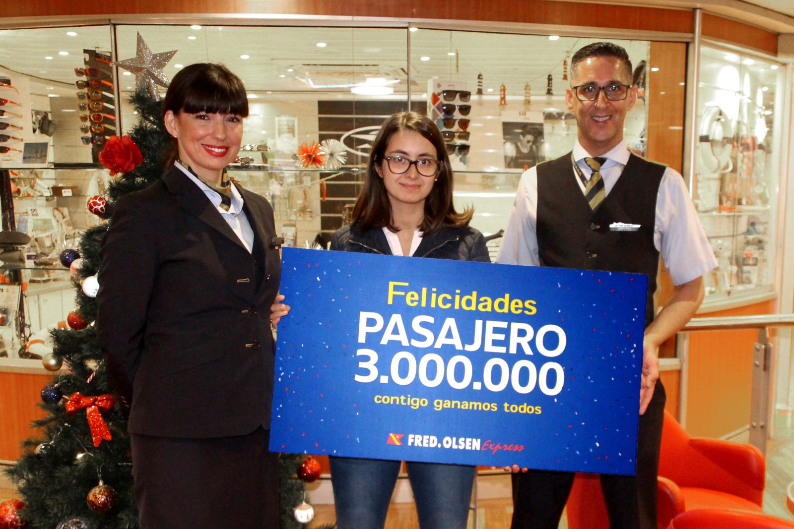 Pasajera 3 Millones y nuestra tripulación Fred. Olsen Express