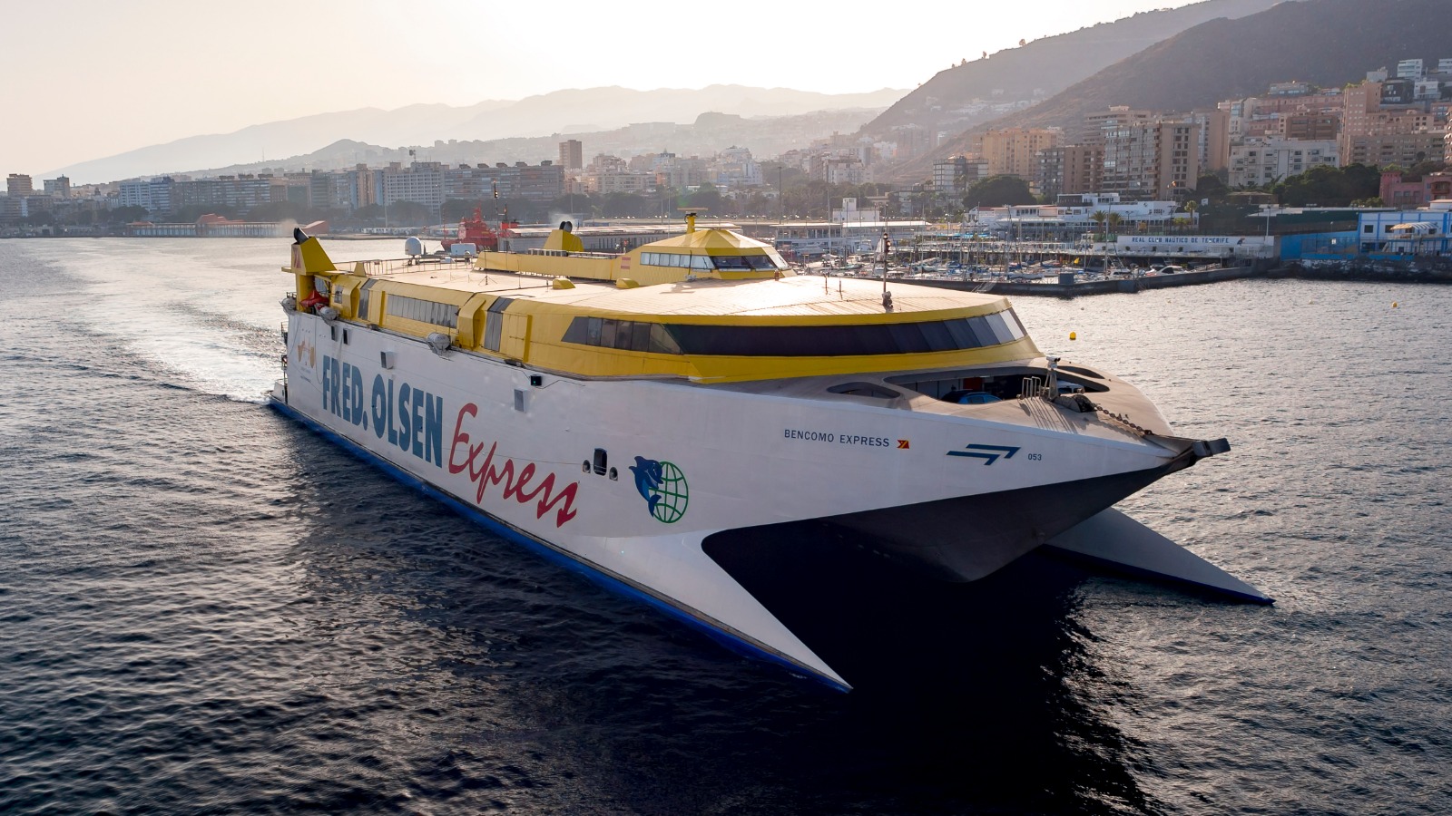 Bencomo Express saliendo de Santa Cruz de Tenerife