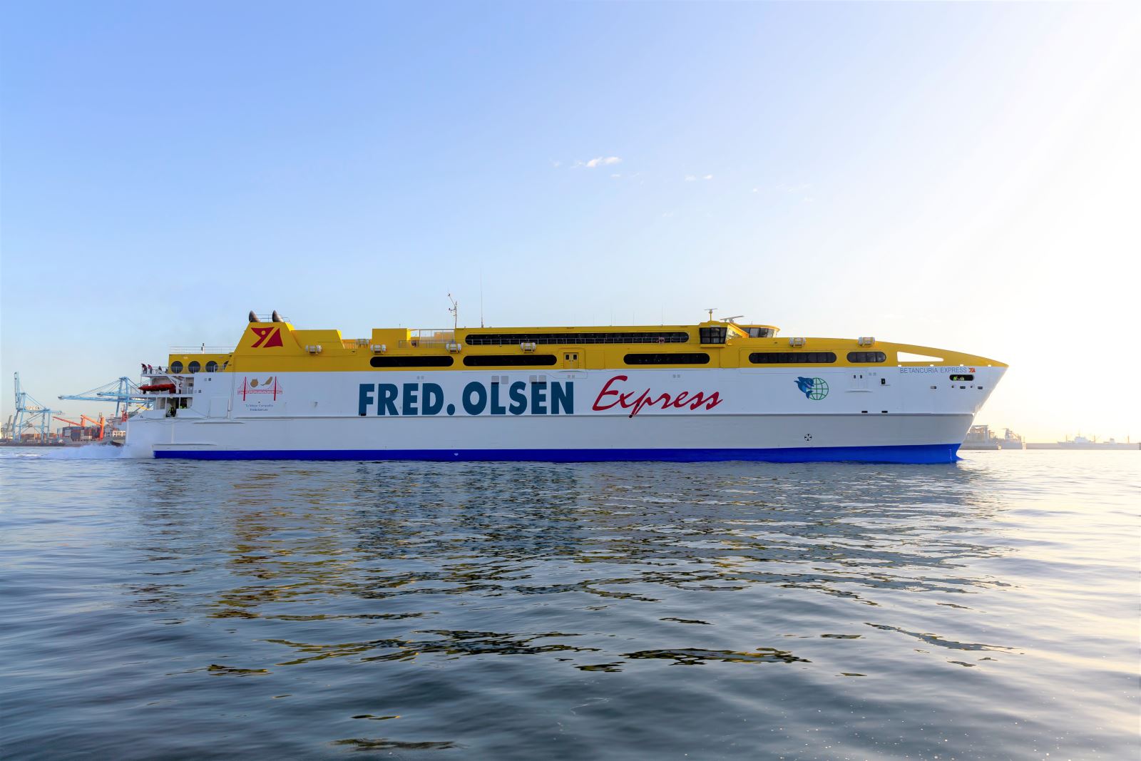 Fred Olsen Express Amplia Numero De Conexiones Y Reabre Su Clase Oro